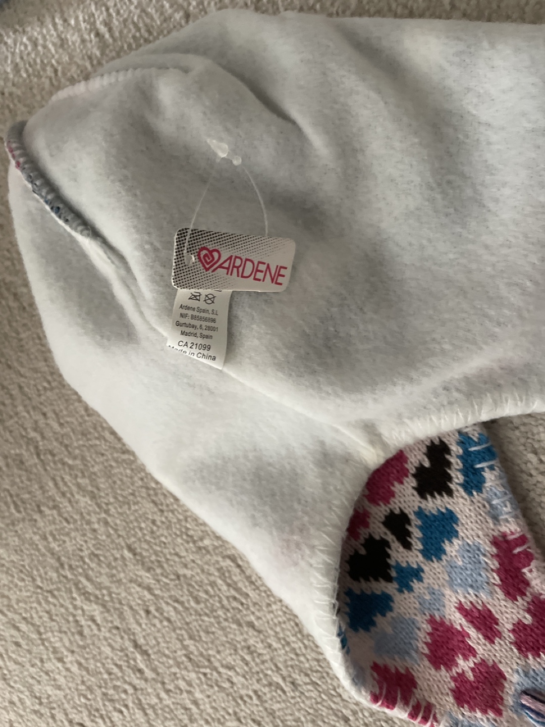 Brand new hat with scarf image indicator(3)