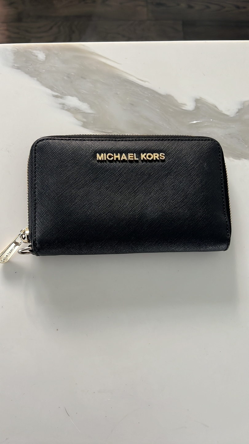 Michael Kors Wallet - authentic thumbnail