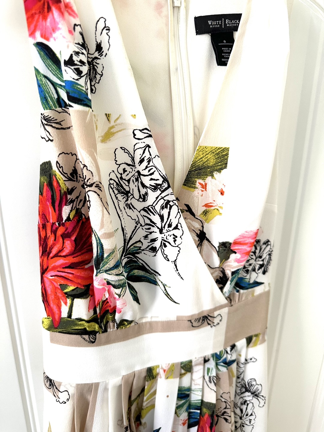 Summer dress- White House Black Market Floral Dress image indicator(2)