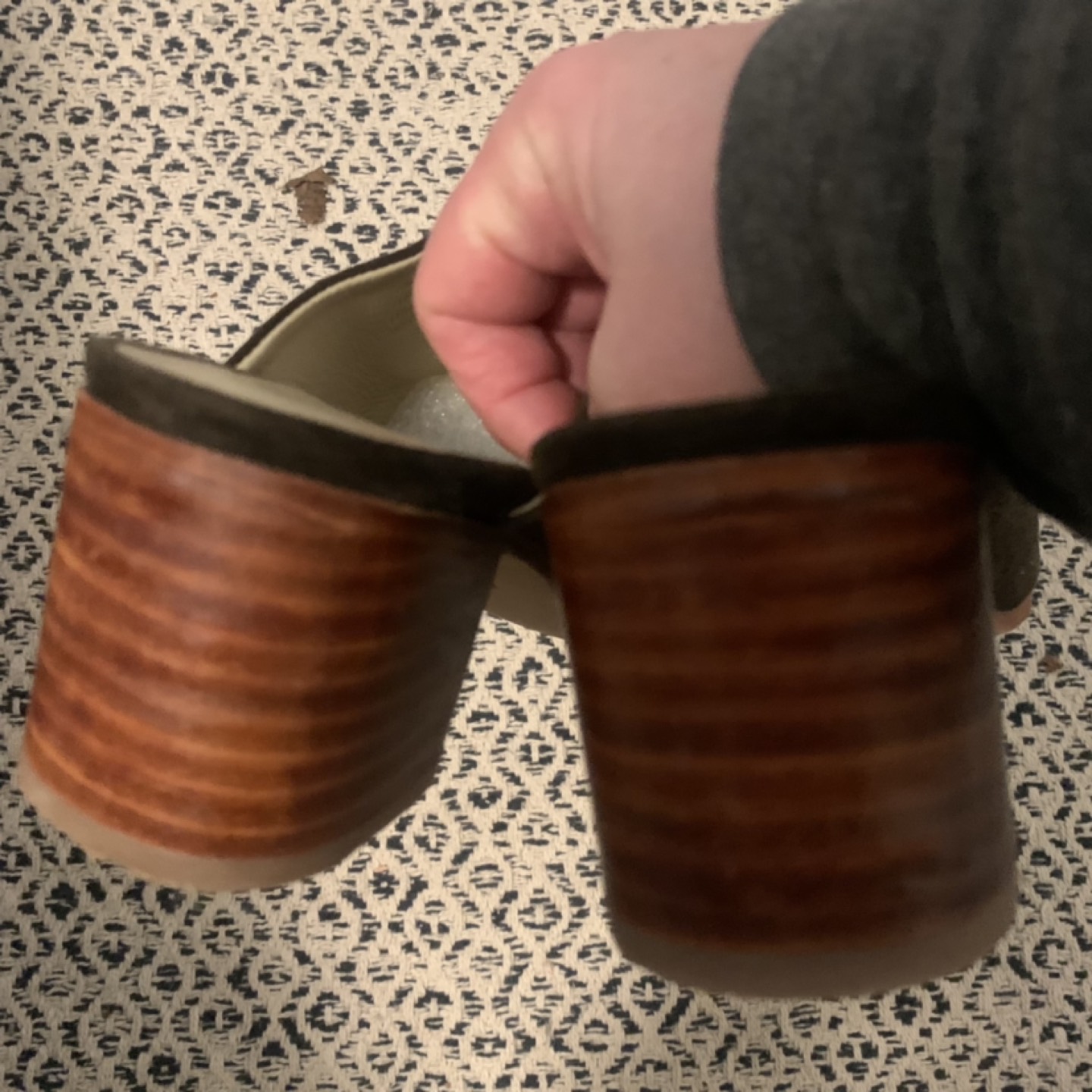 Nisolo Mules Olive Suede Sz 8 image indicator(8)