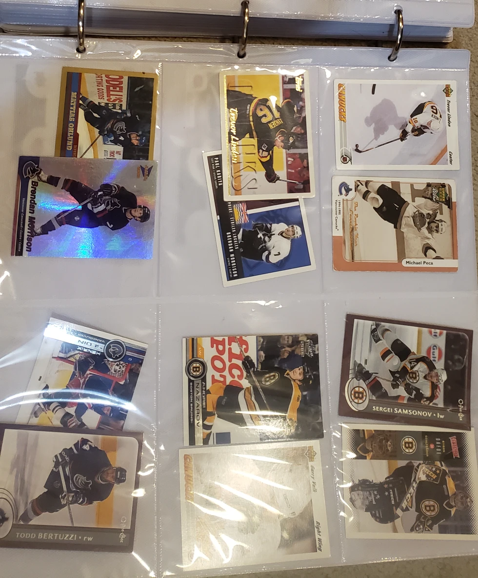 Bulk Random Hockey, Baseball & Basketball Cards image indicator(7)
