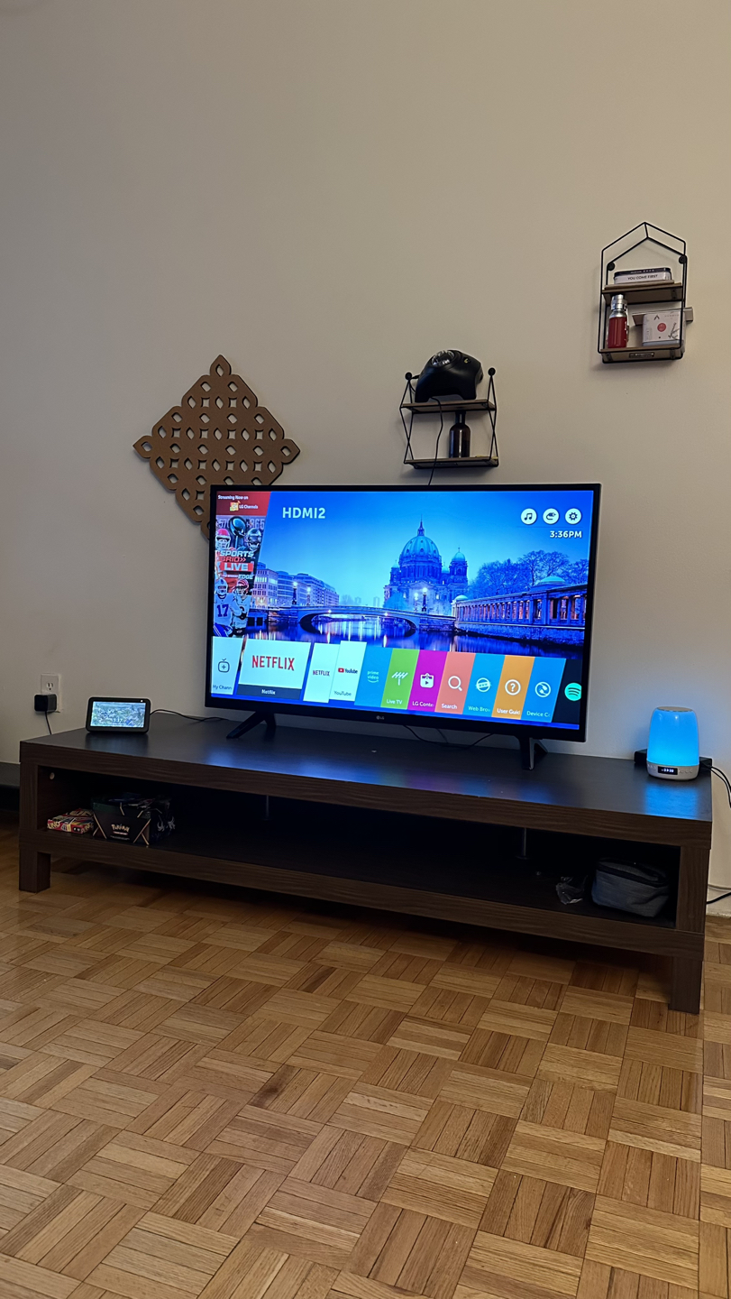 LG 43”4K UHDR Smart TV - photo 2