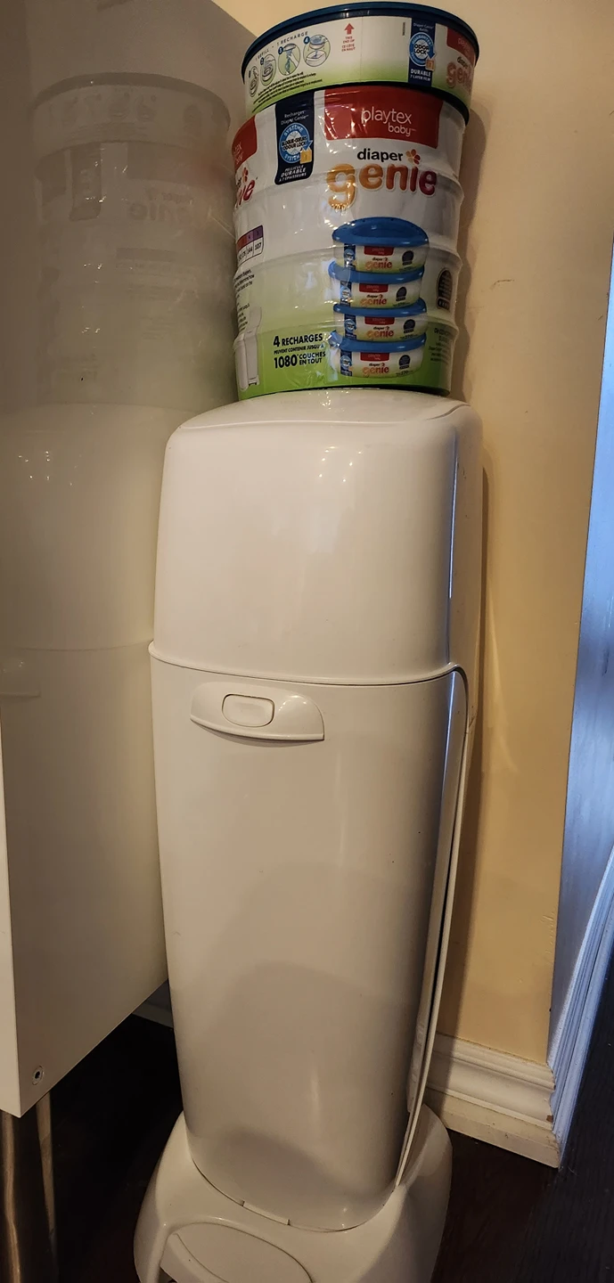 diaper genie (include 5 refill bags)