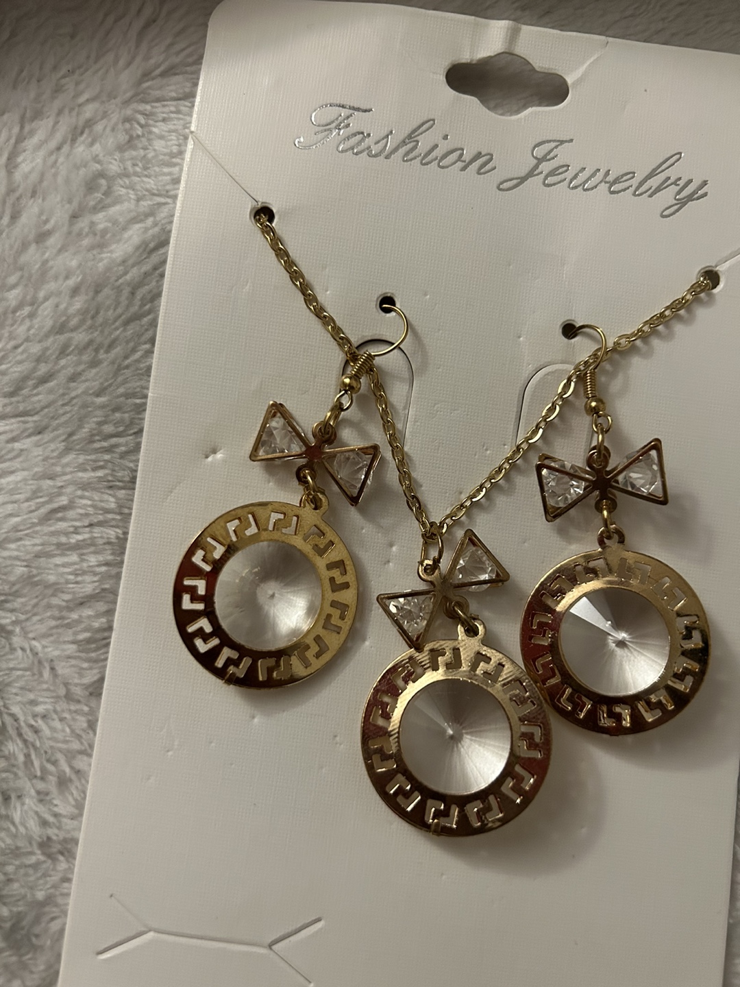 Brand New Artificial Jewelry Set - Earrings + Necklace image indicator(2)