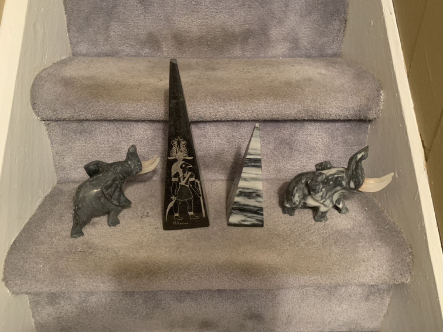 4 Assorted Onyx Pieces thumbnail