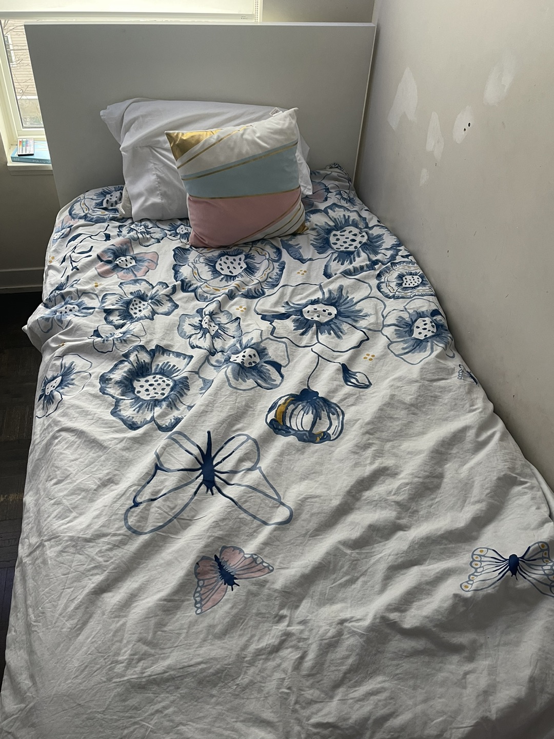 Ikea twin bed - photo 2