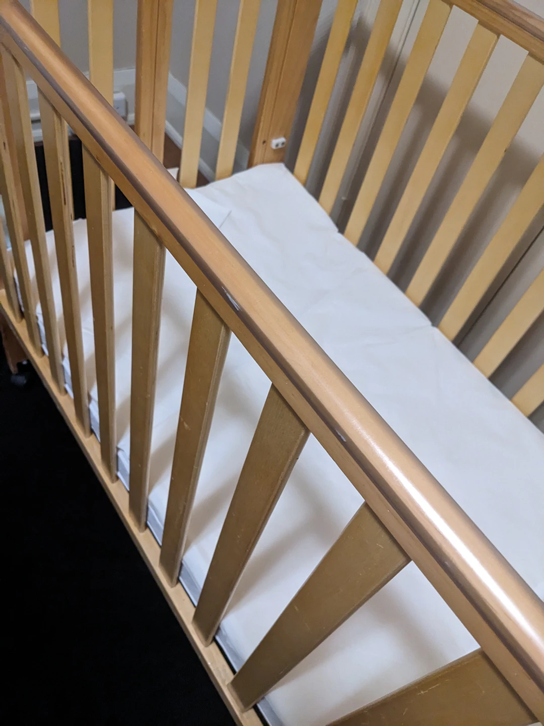 Foldable Mini Crib on Wheels - photo 3