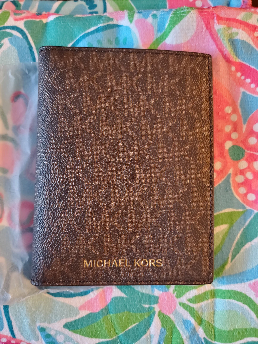 Michael Kors Passport Wallet thumbnail