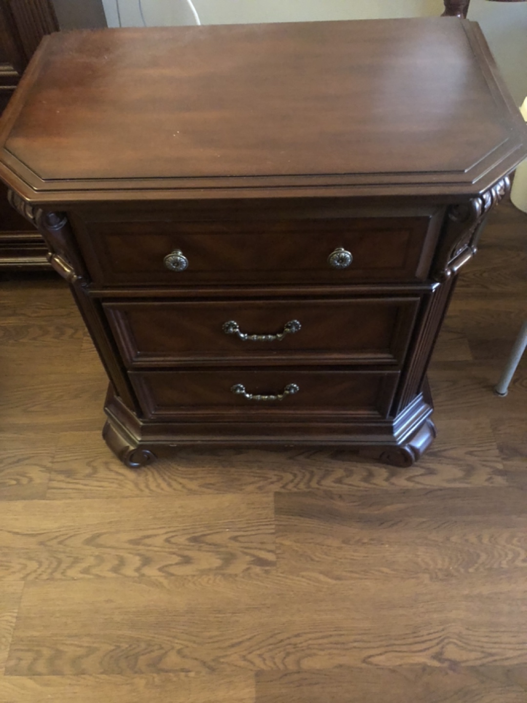 Dresser and 2 night stands - photo 2