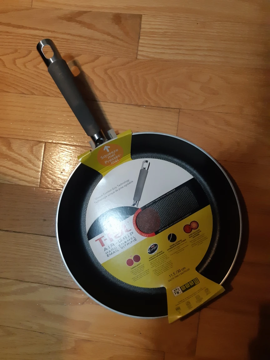 T-FAL Pan Brand New - 30 cm thumbnail