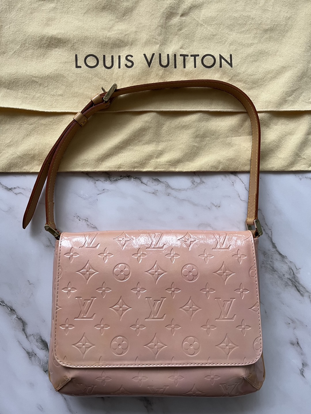 Louis Vuitton Pink Vernis Leather Thompson Street Bag thumbnail