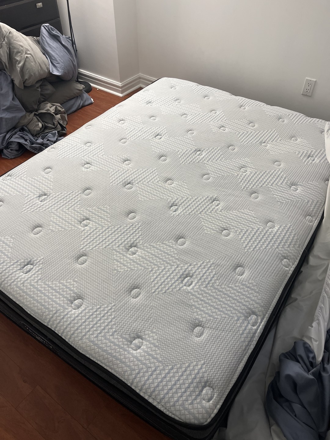 Queen size mattress - pick up only - photo 2