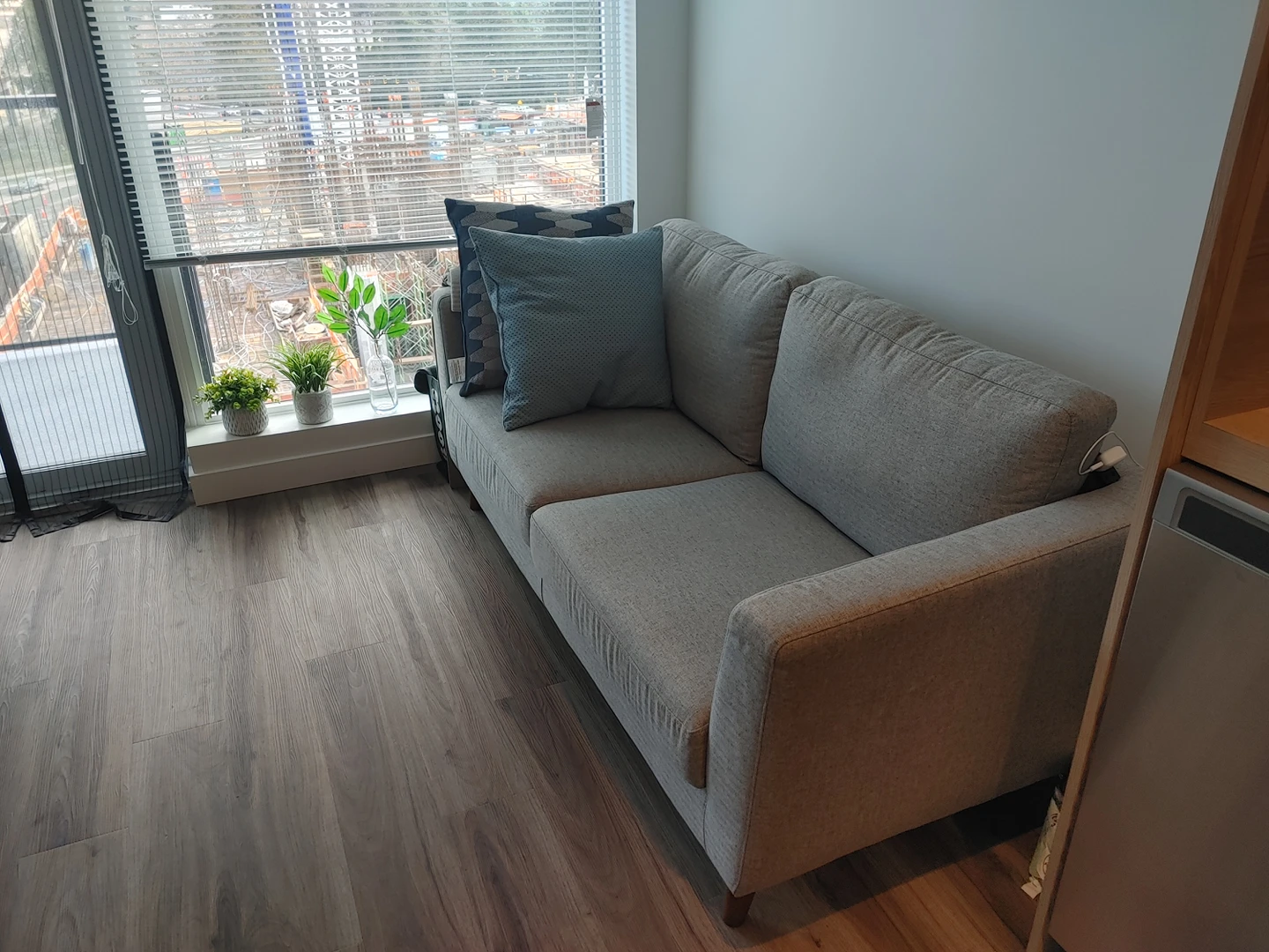 3 Seater Fabric Sofa - 7 months old - photo 2