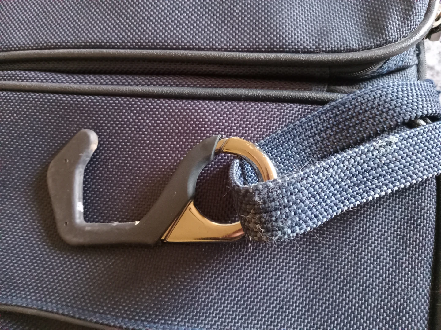 Apparel travel bag. Samsonite. All my listings REDUCED image indicator(4)