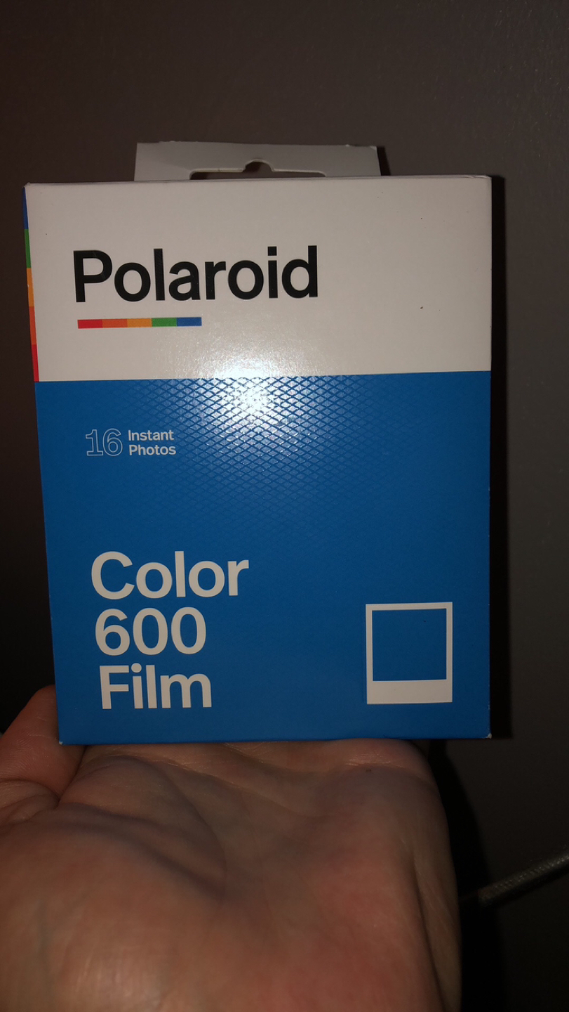 Polaroid Color 600 film (16 instant photos) thumbnail