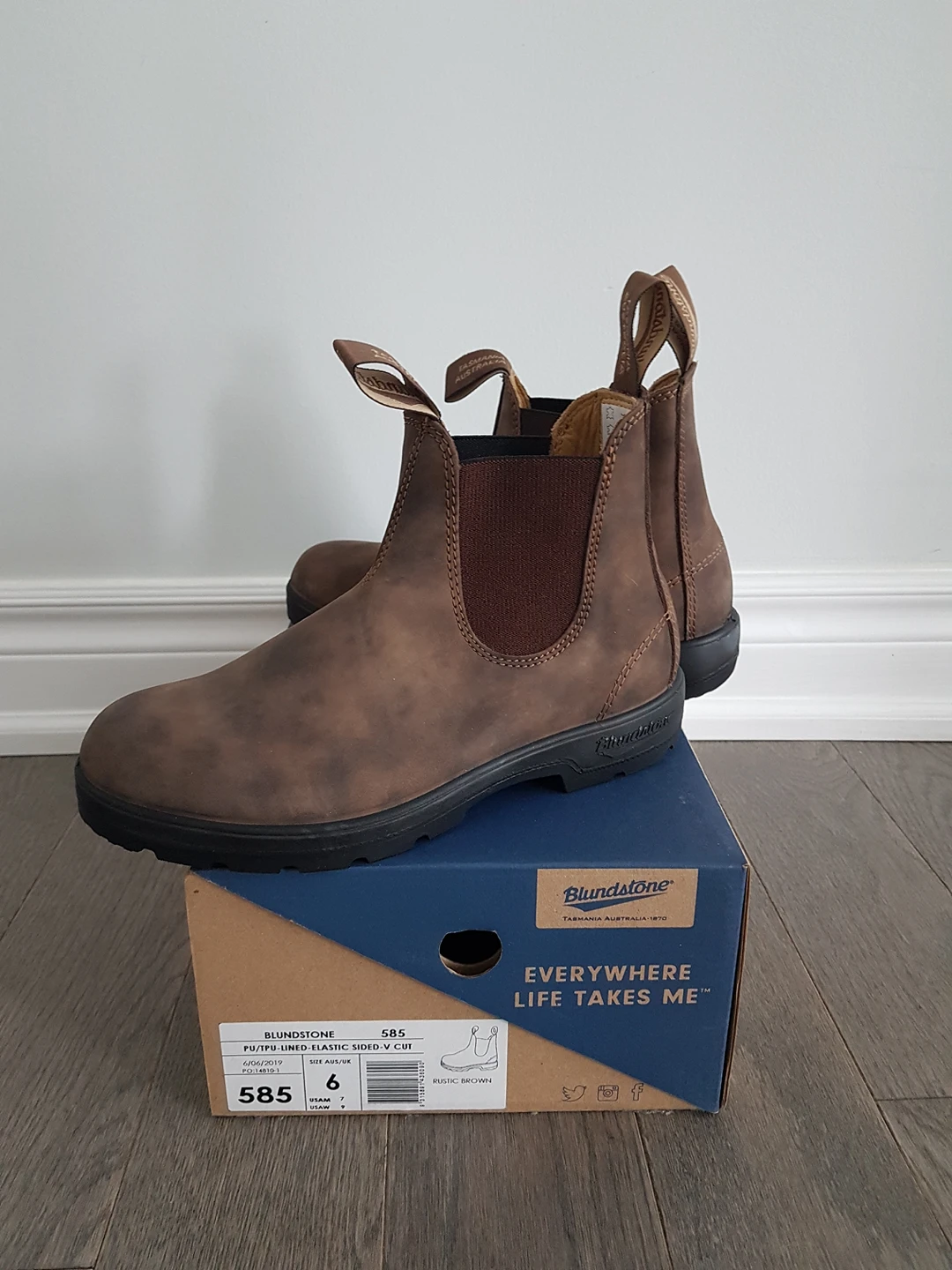 BNIB BLUNDSTONE Womens 1351 Chelsea Boot Size 9 thumbnail