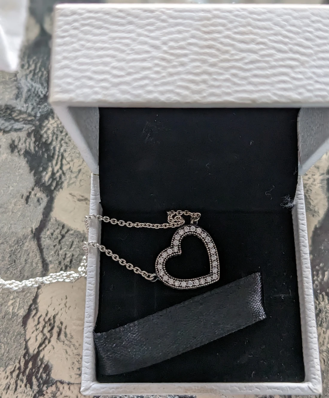 Pandora open heart necklace - like new condition