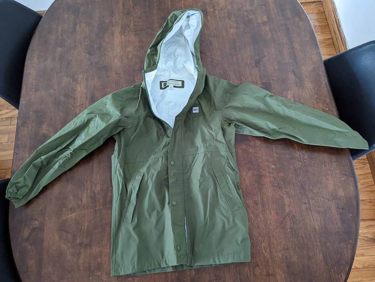 Mec rain coat 🧥 size 8 kids