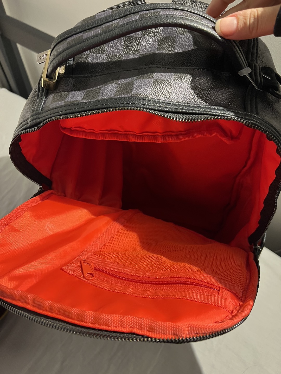 Sprayground backpack image indicator(5)