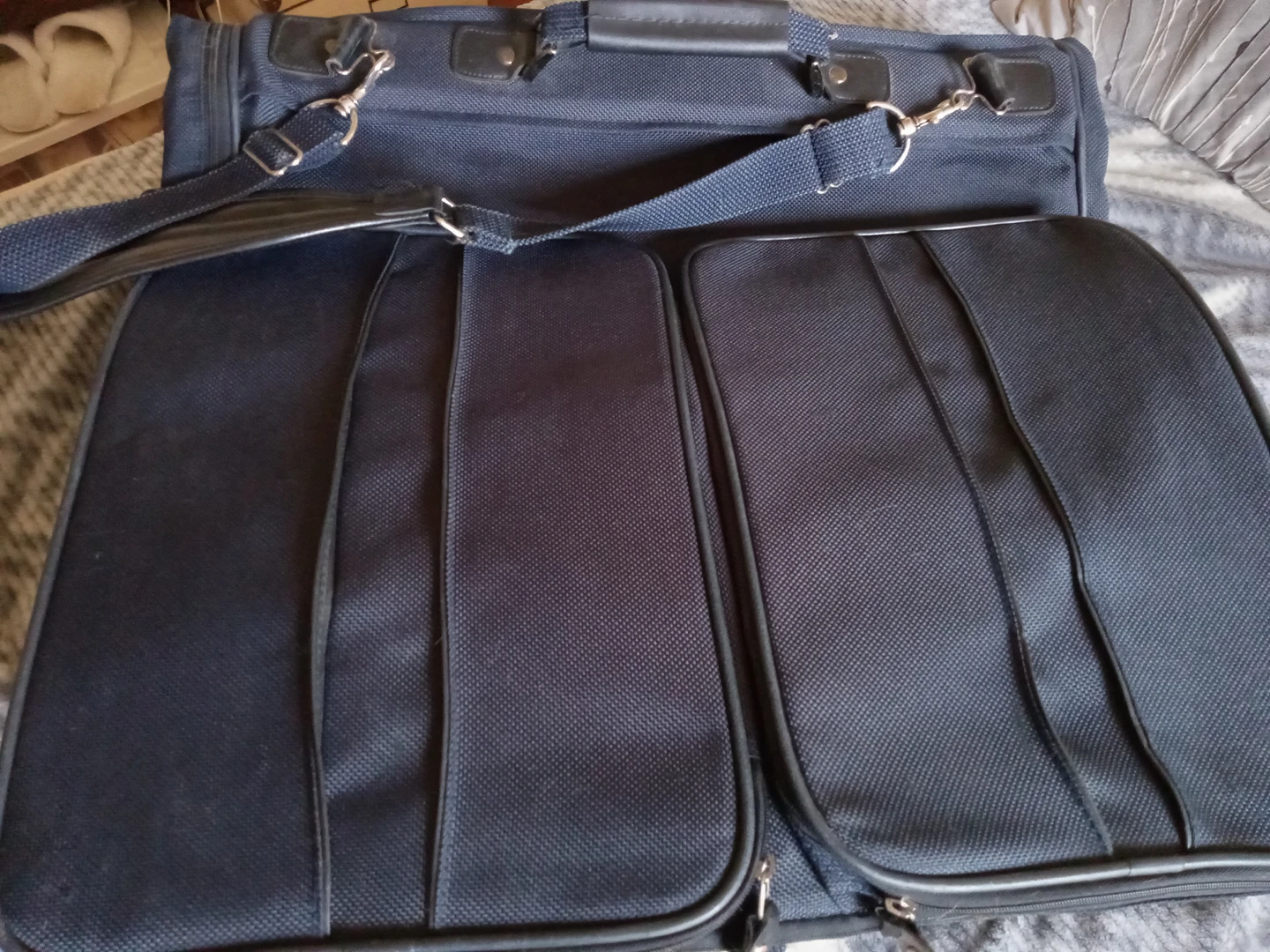 Apparel travel bag. Samsonite. All my listings REDUCED image indicator(3)