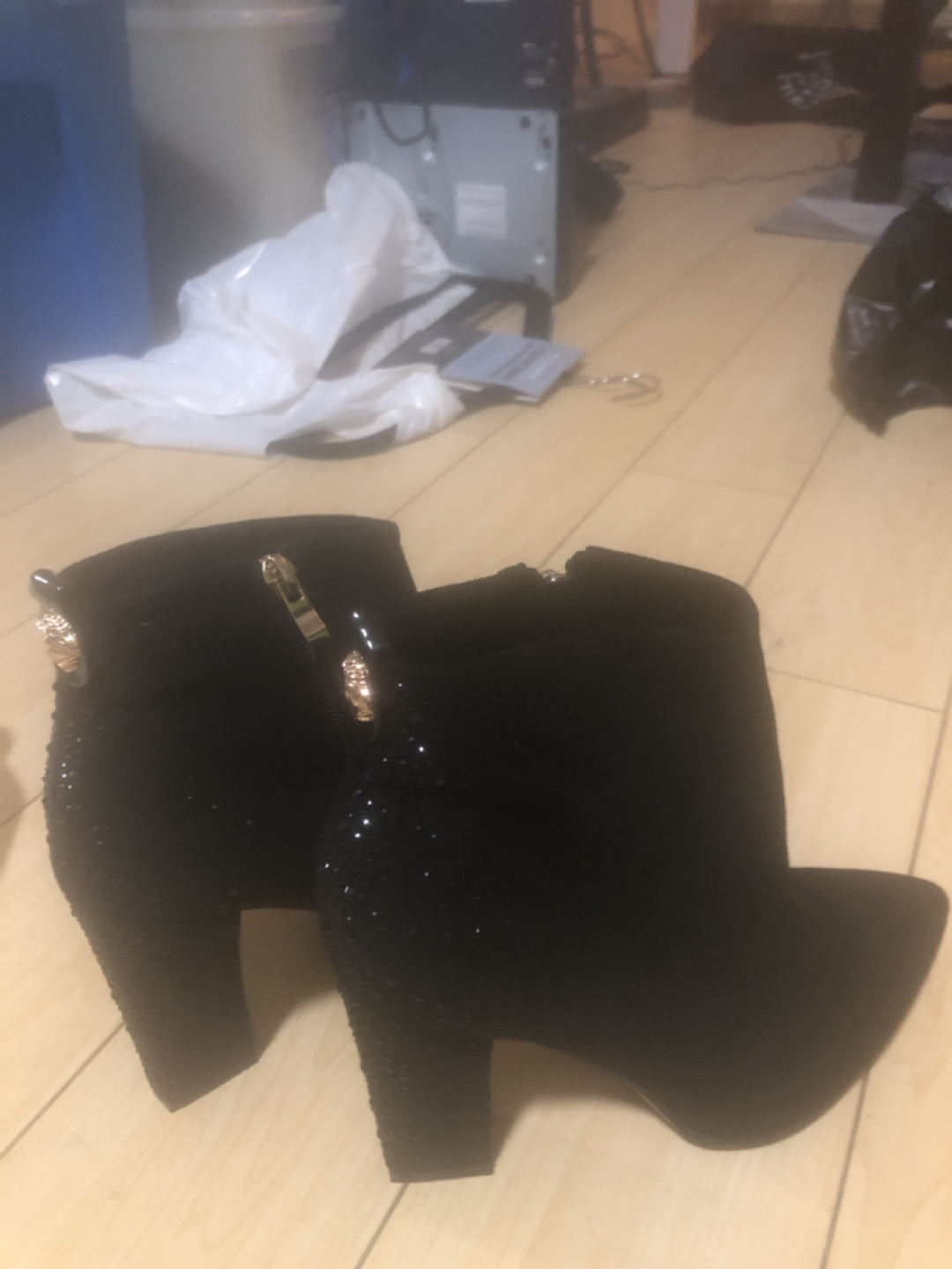 Lisa’s moving sale antiques plus image indicator(5)