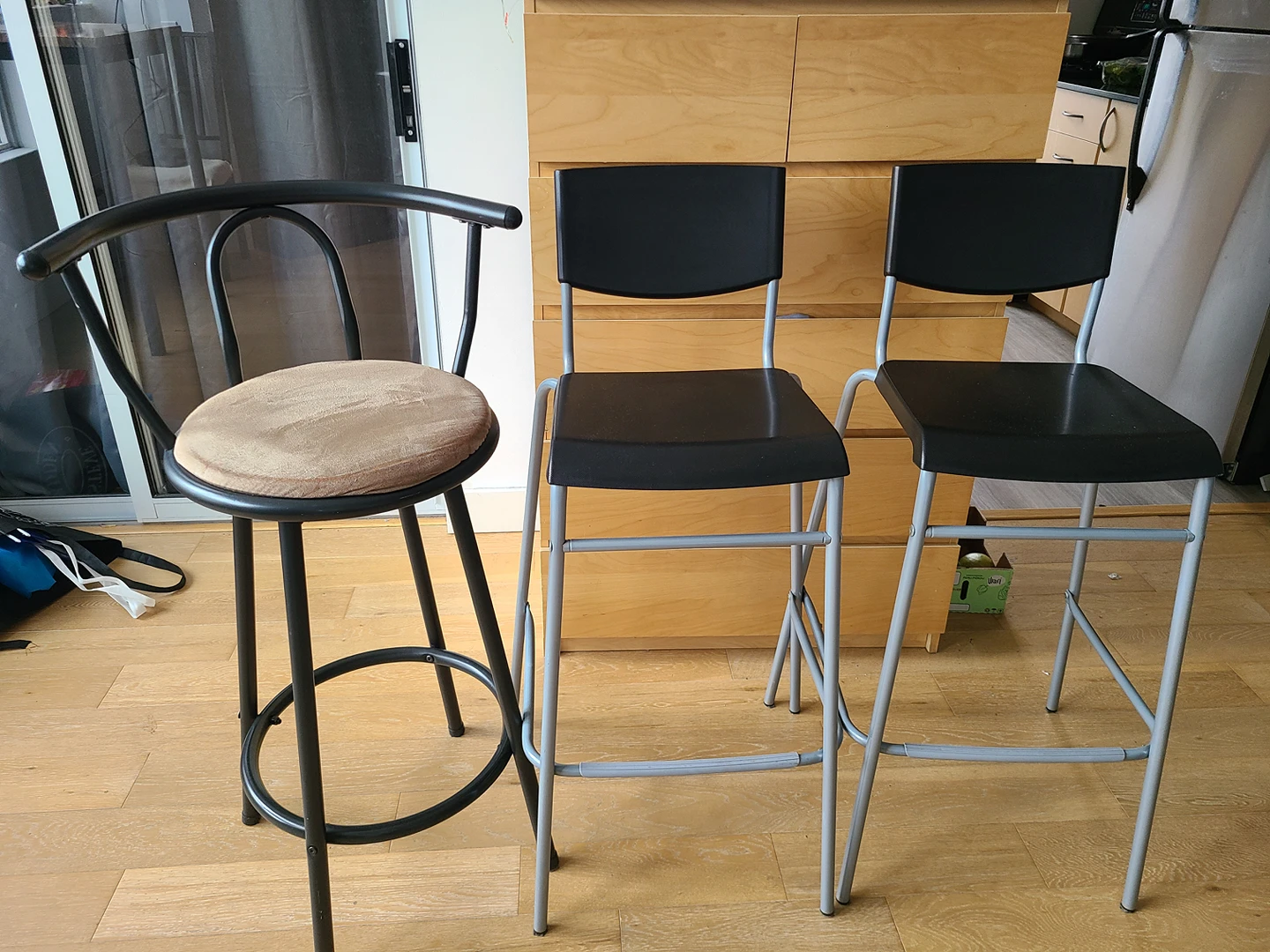Unique dining table with 3 bar stools - photo 3