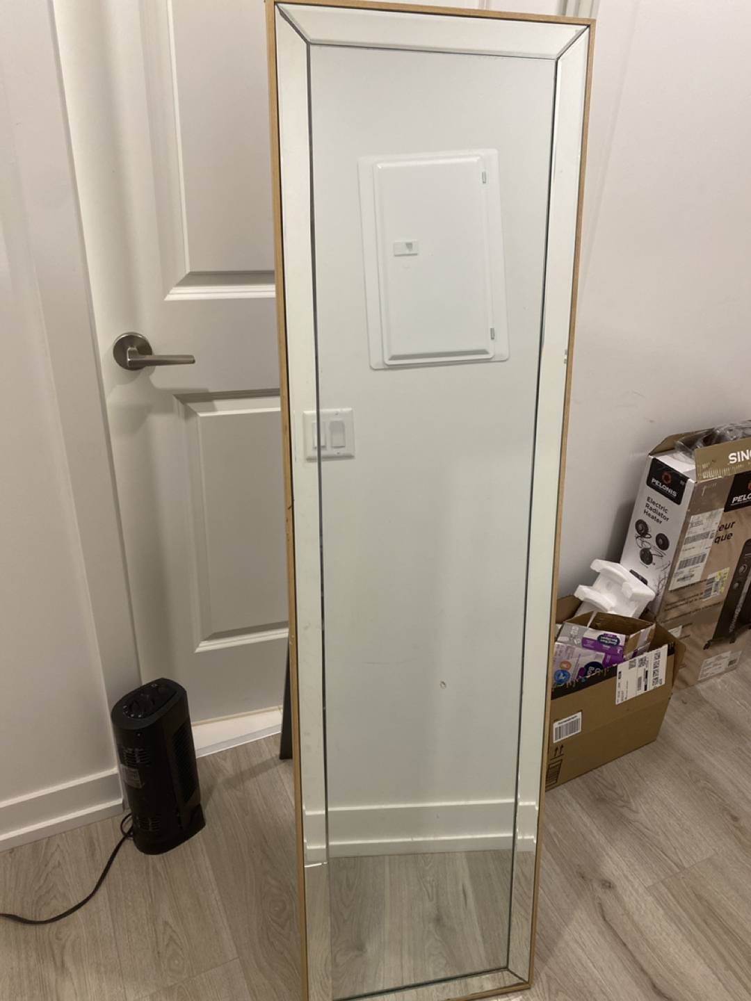 Standing mirror