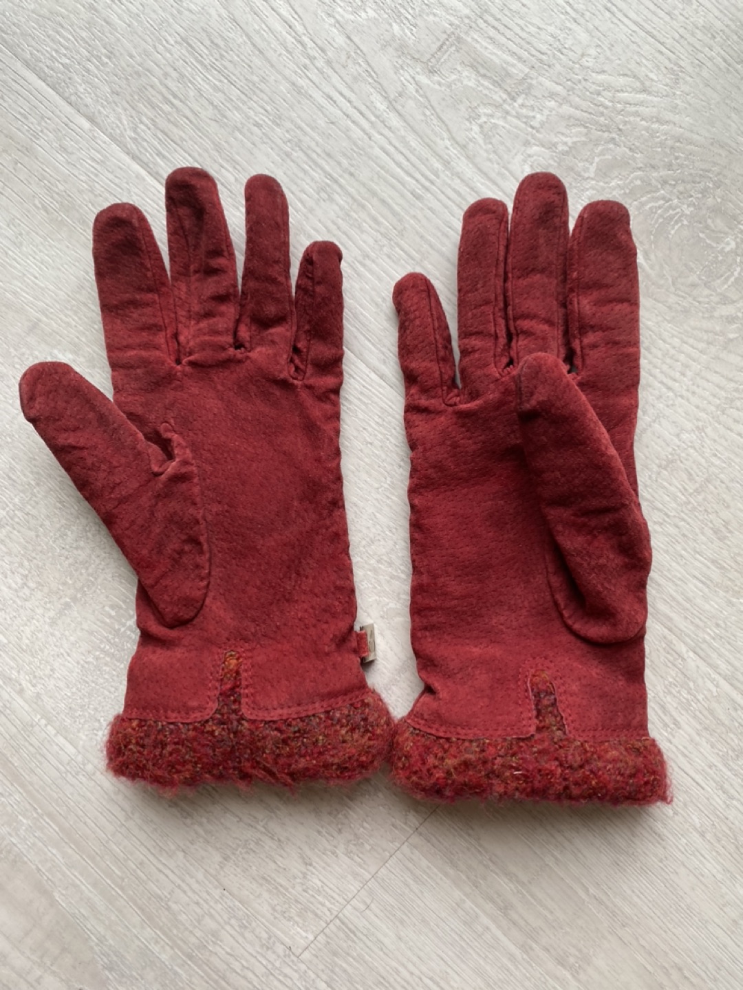 Nine West lined suede gloves image indicator(4)