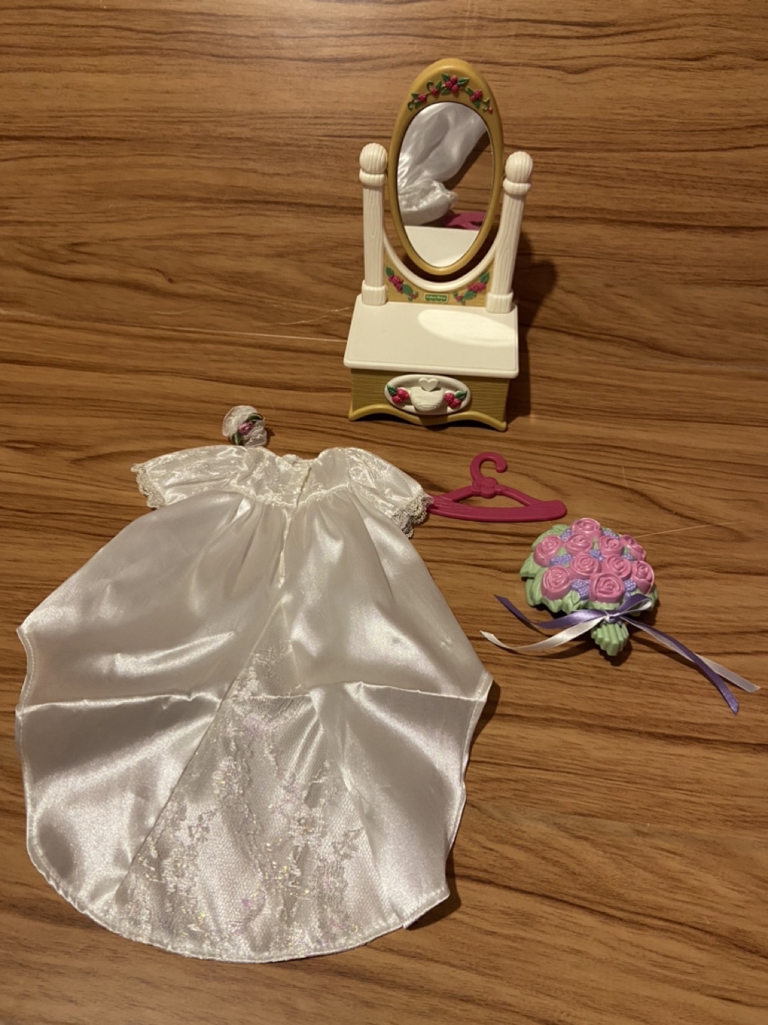 Fisher-Price Briarberry bear wedding dresser and dress set - photo 2