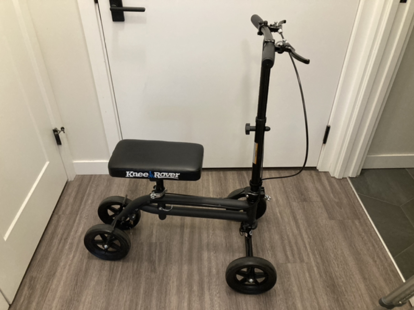 Knee scooter