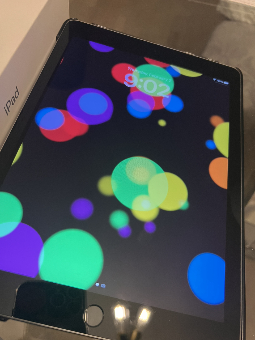 iPad 6 gen wifi + stand + case