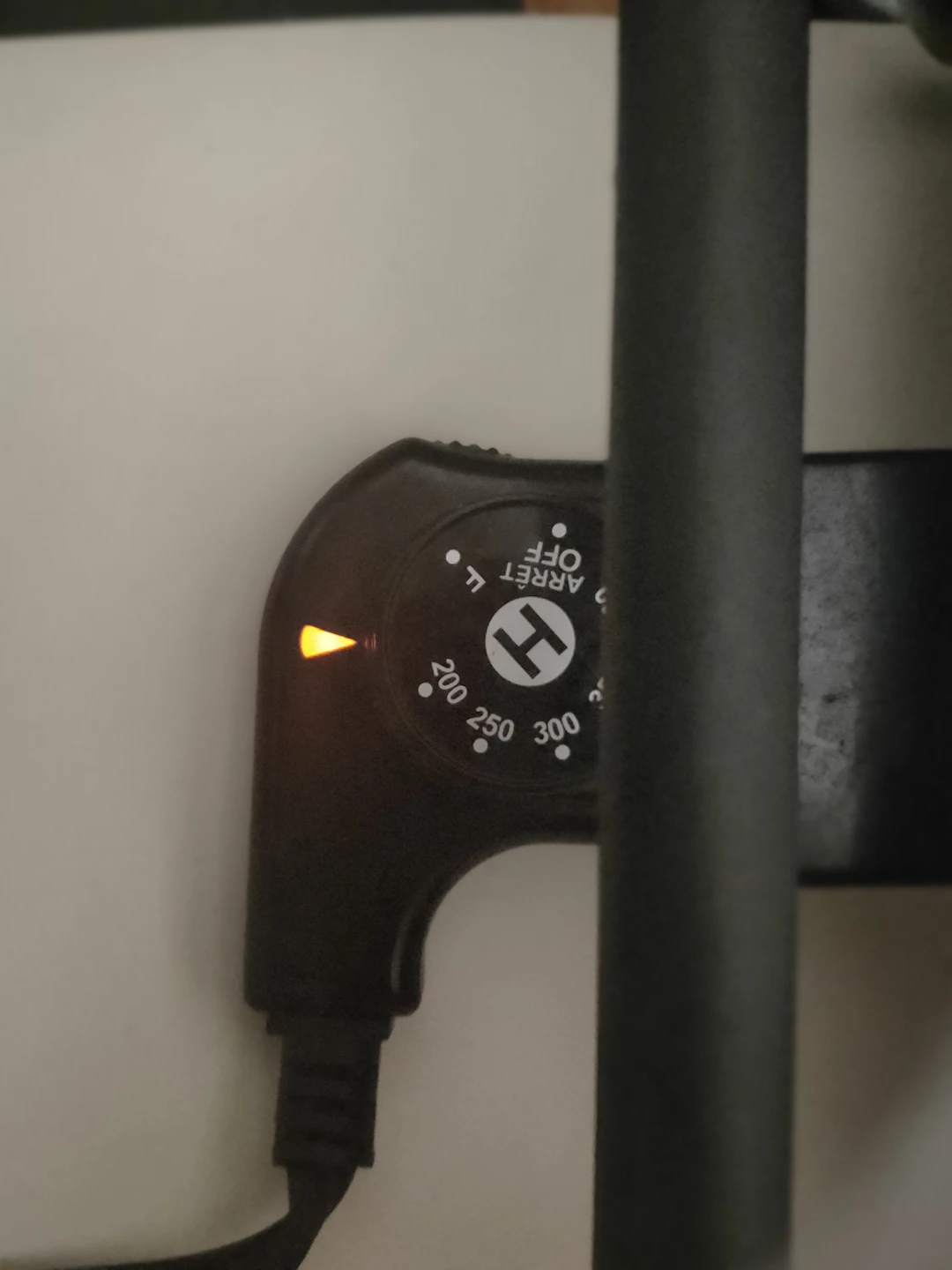 Heritage The Rock Non-Stick Electric Skillet image indicator(4)