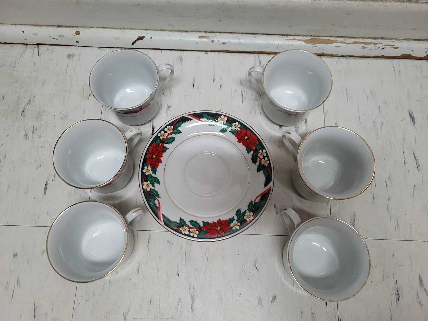 6 Vintage Tienshan 'Deck The Halls' Cup & Saucers - photo 3