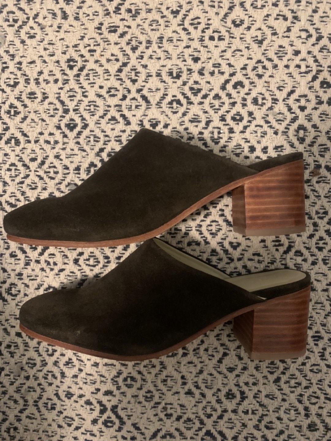 Nisolo Mules Olive Suede Sz 8 image indicator(2)