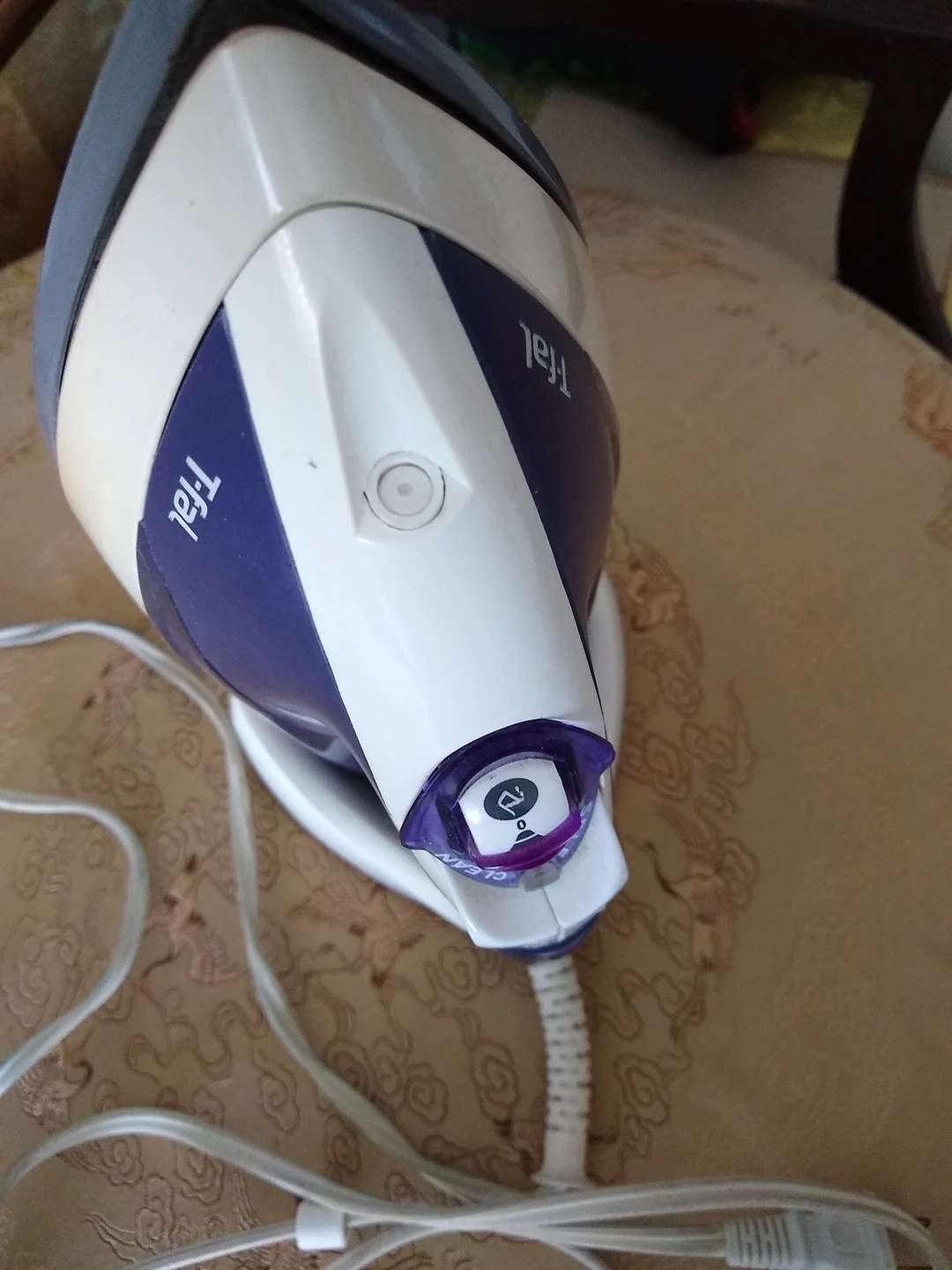 T-Fal Ultraglide Plus 1800 Watts Steam Iron - FV5846 image indicator(2)