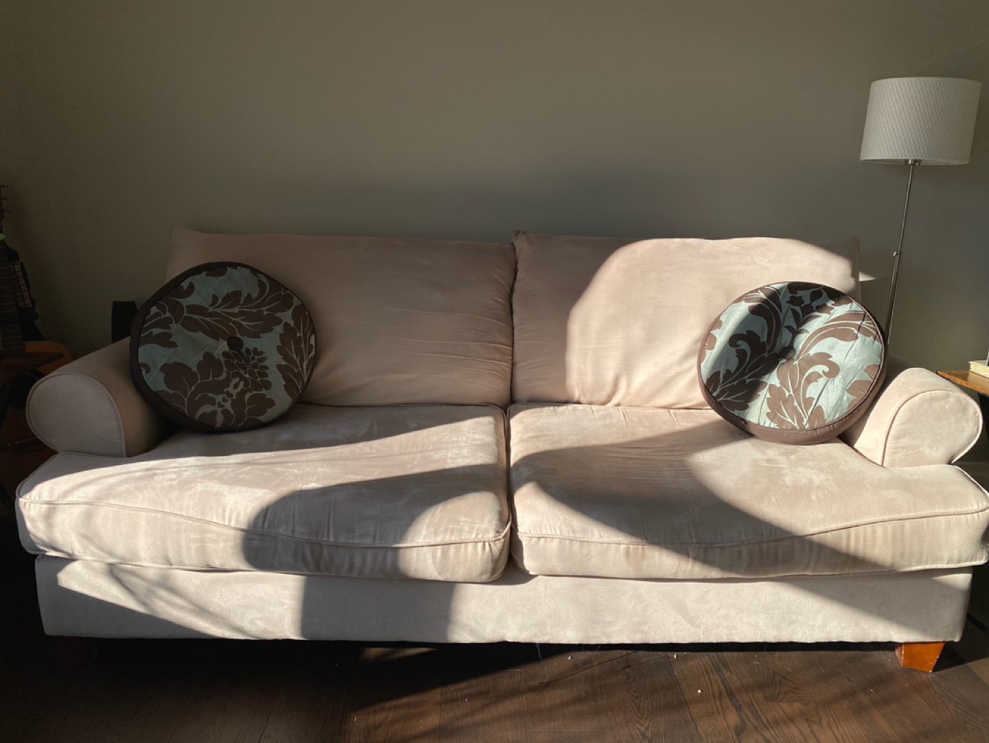 Well-loved, hella-comfy couch! #freecycle - photo 2