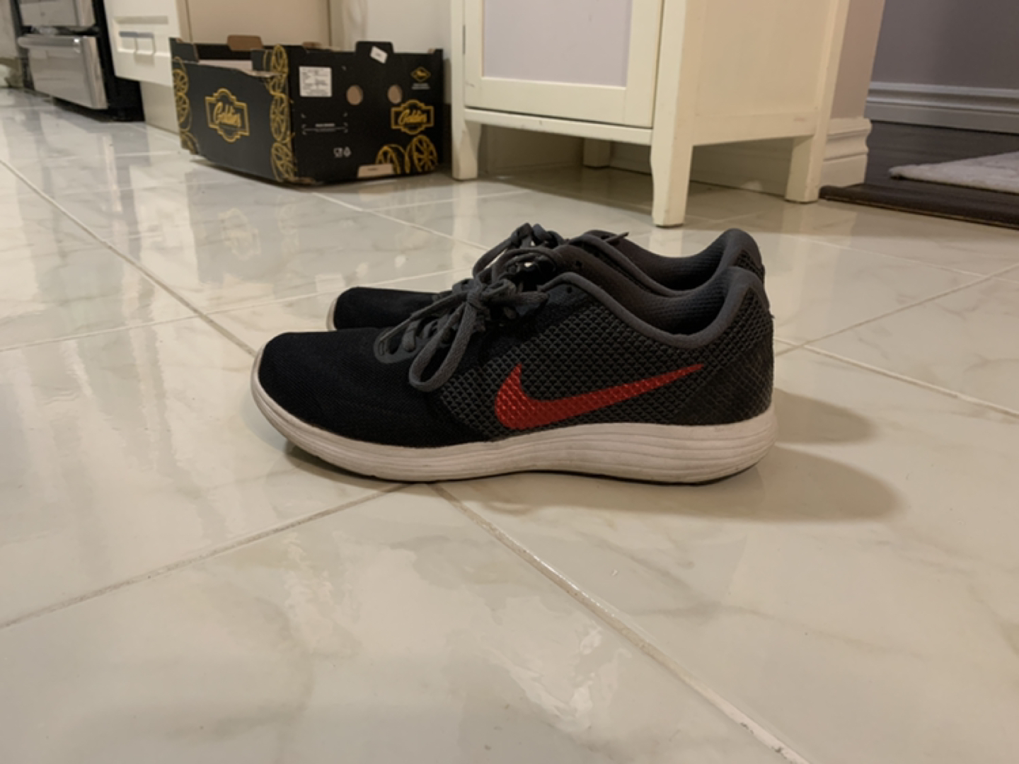 Nike shose. Size 8.5 (man). $12