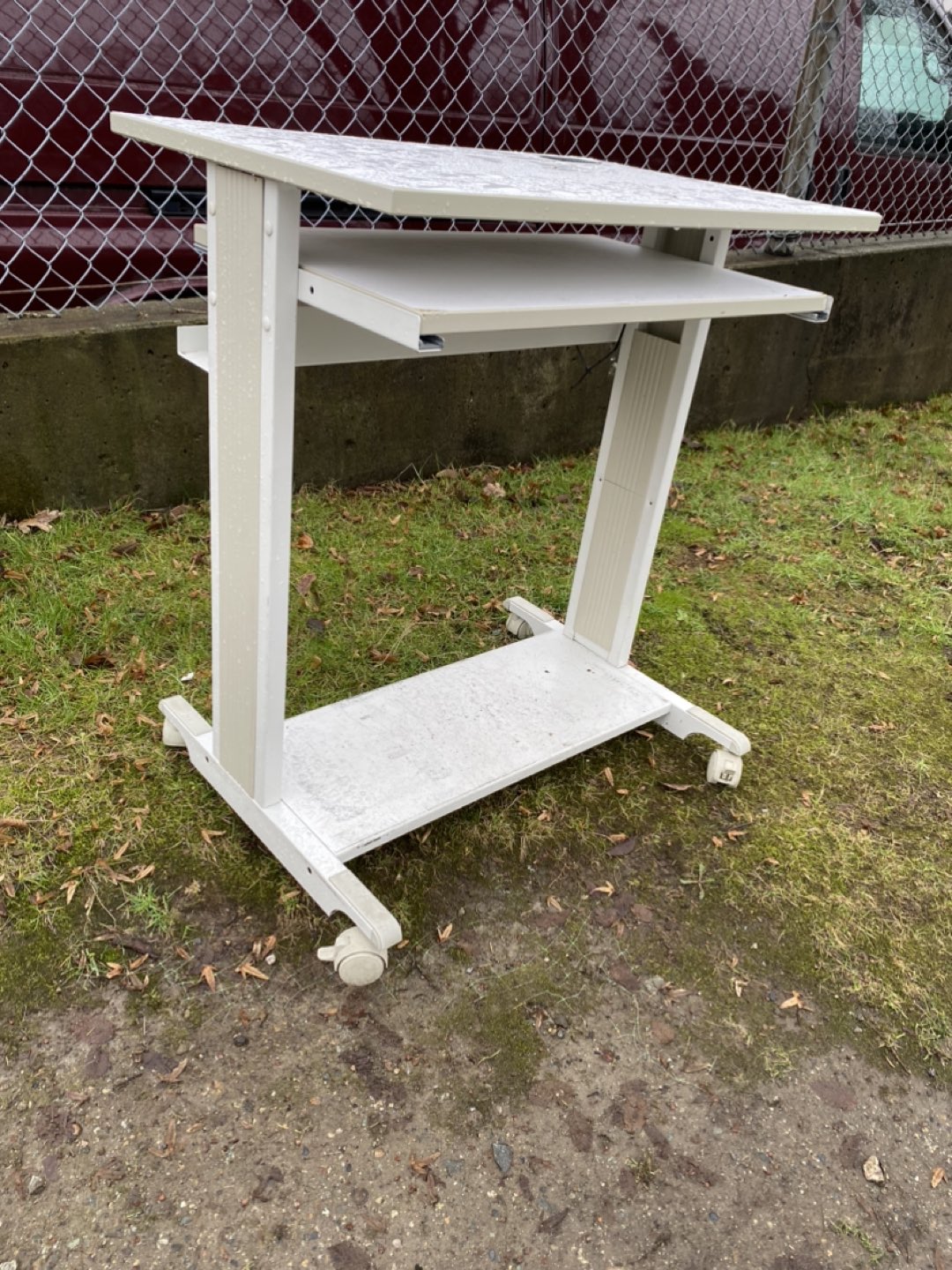 Metal computer desk with tray #freecycle thumbnail