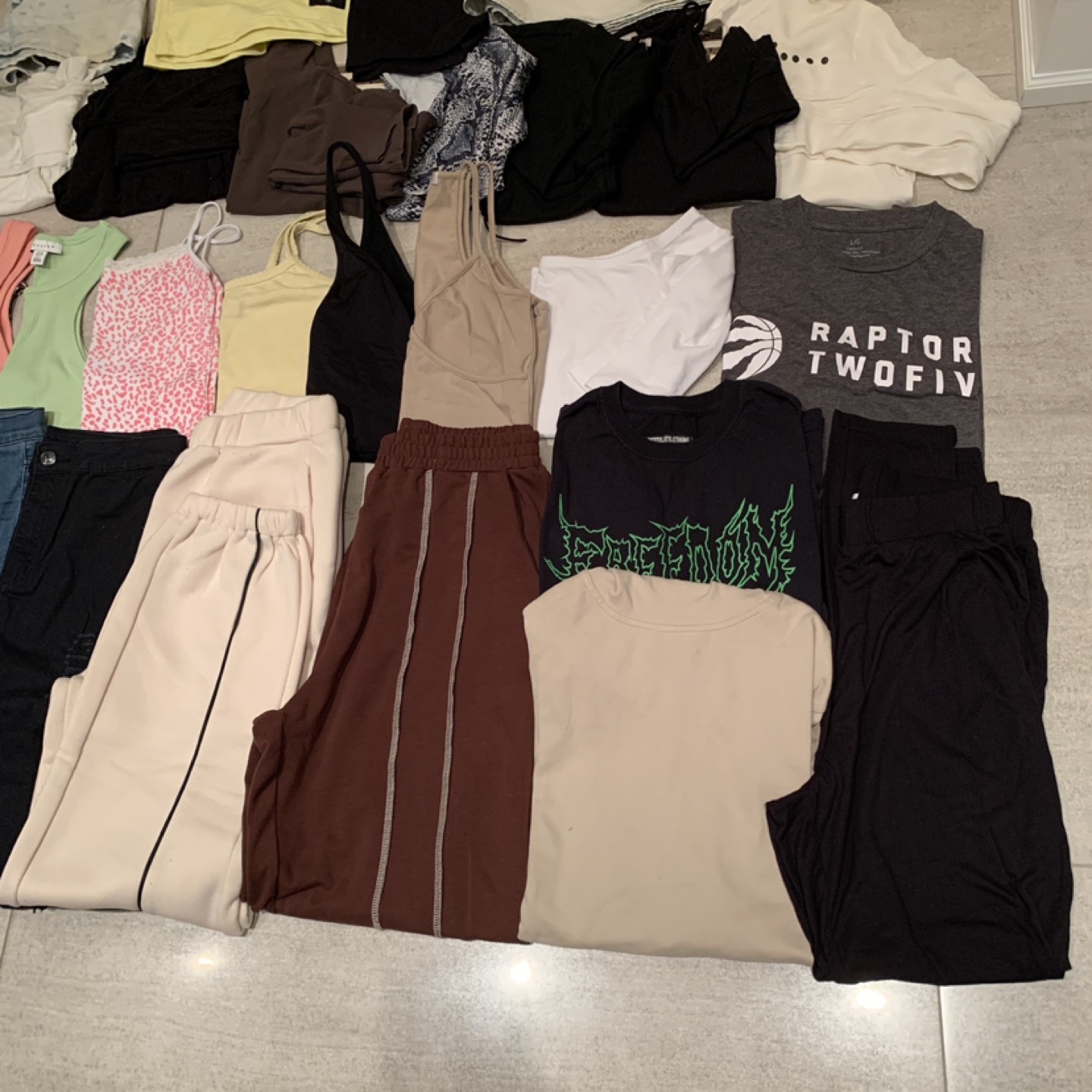 MUST GO TODAY ‼️ Lot of Women’s Items (mostly XS/S - some M/L) - photo 5