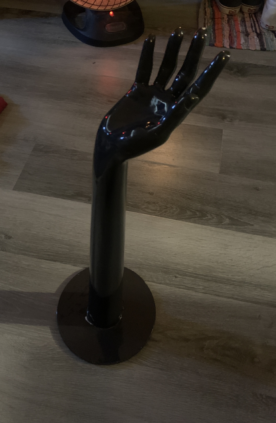 LA ROSA MANNEQUIN HAND STAND