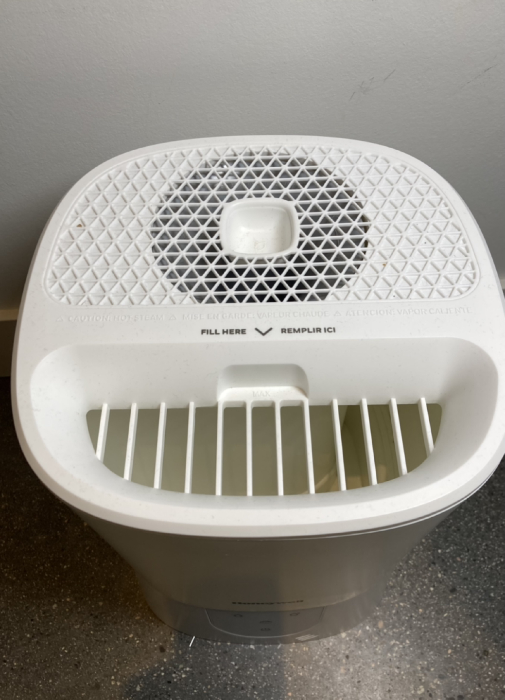 Honeywell - HWM445WC Warm Mist Humidifier - photo 2
