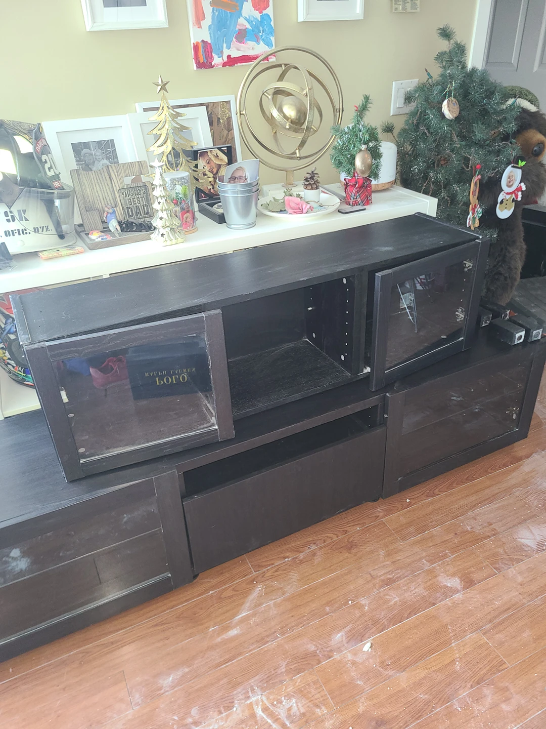 ikea besta tv unit with upper shelf image indicator(2)