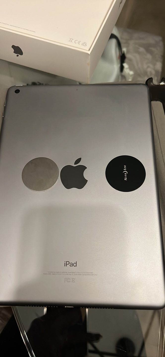 iPad 6 gen wifi + stand + case - photo 2
