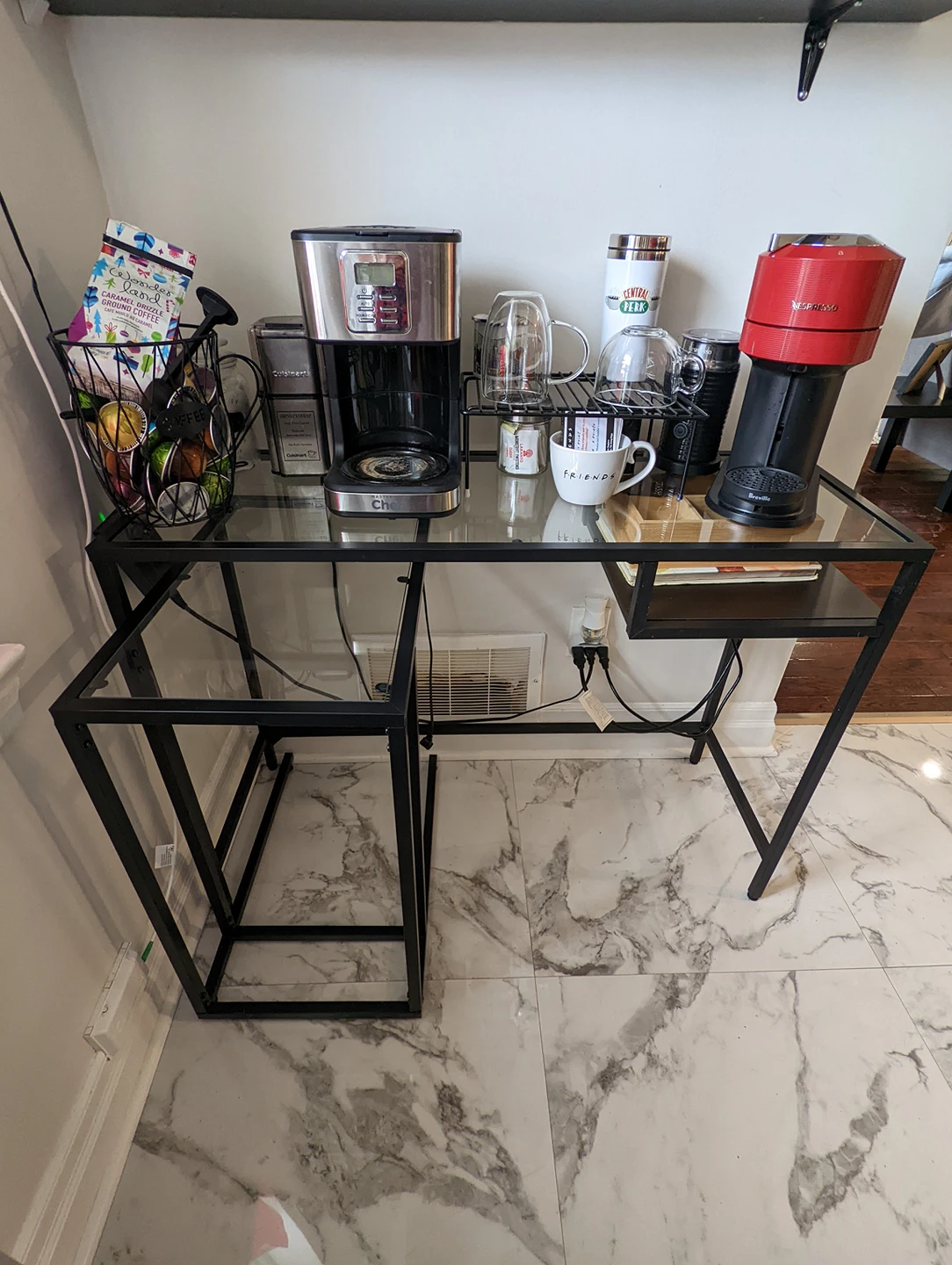 Desk - photo 3