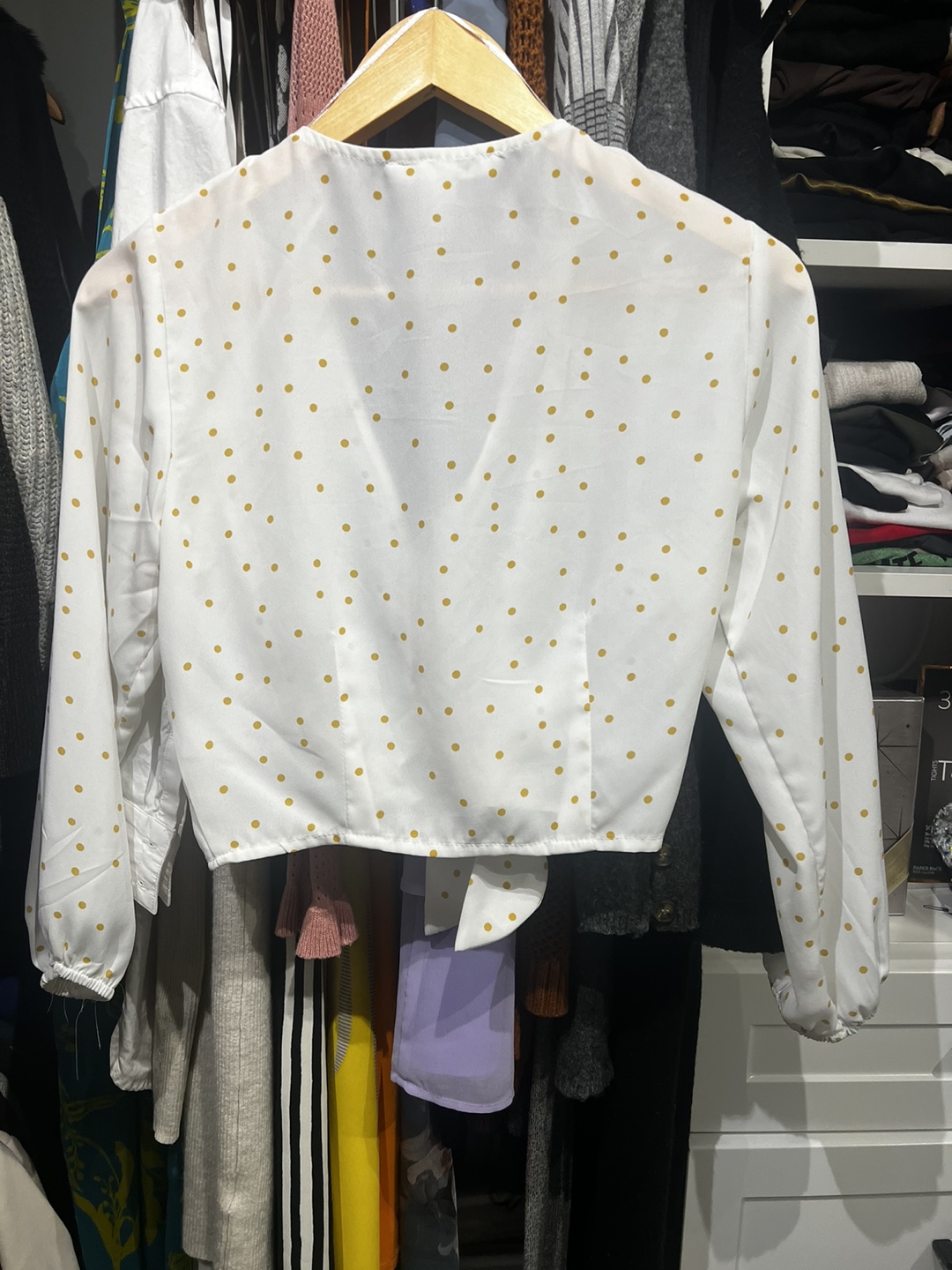 White gold polka dot cropped blouse - photo 2