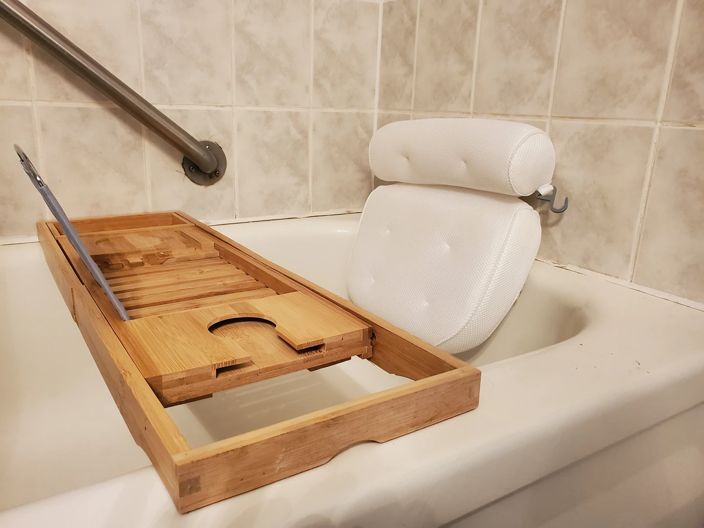 Bathtub stand&pillow