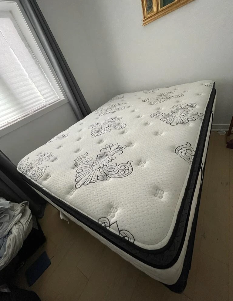 Stearns & Foster luxury queen mattress thumbnail
