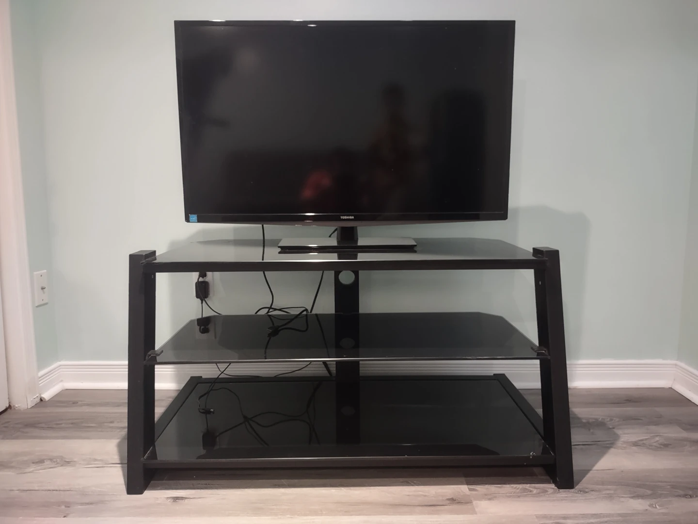 TV Stand (40")