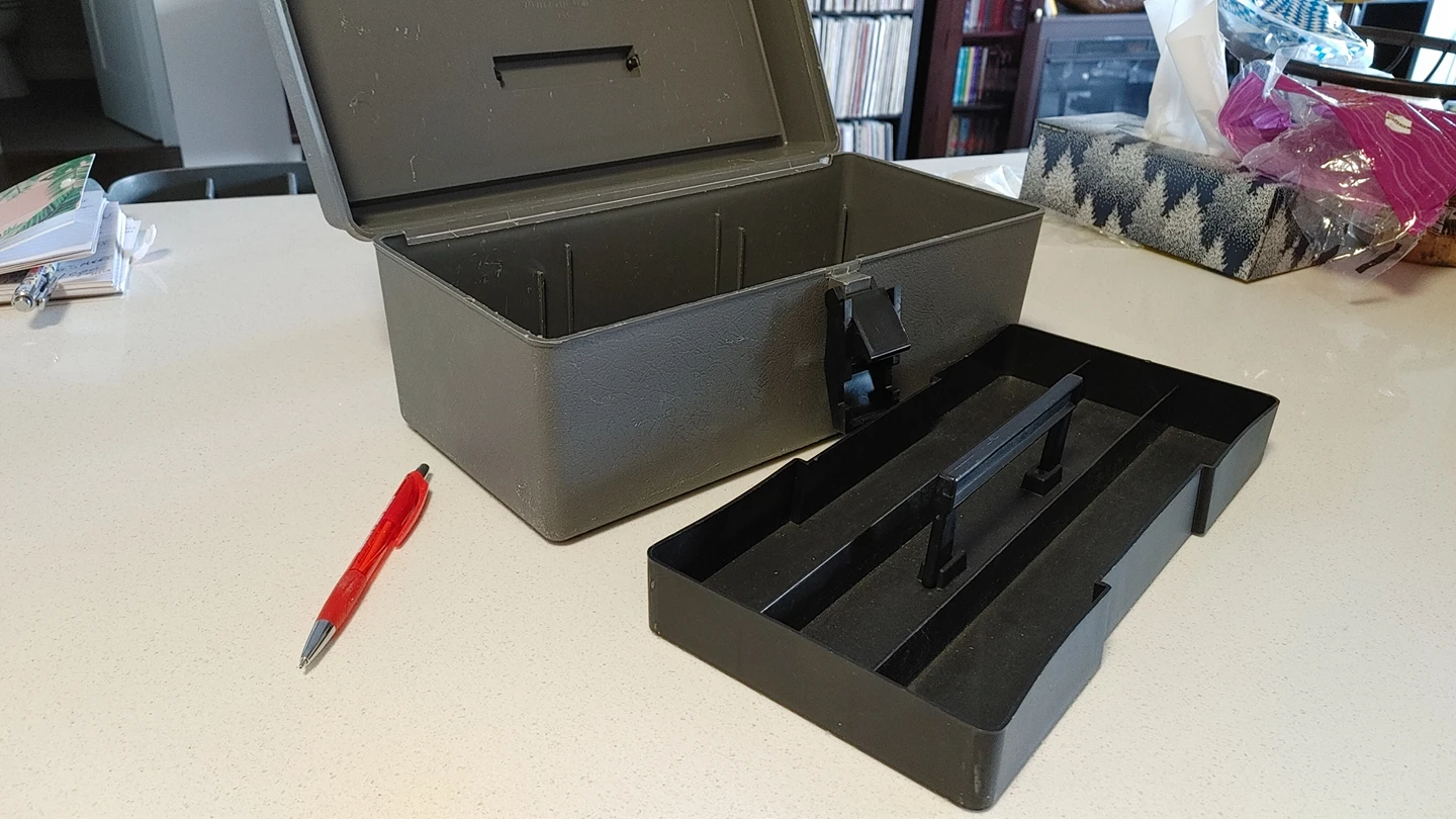 Small toolbox with removable tray
