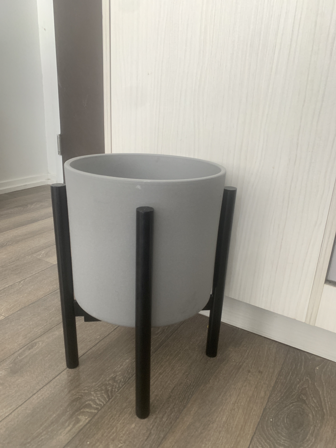 11-inch Ceramic planter + stand